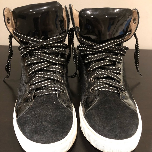 Designer Black Running Shoes - Picture 5 of 7